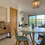 Beautiful House In T2 Pool And Garage Feriehus
