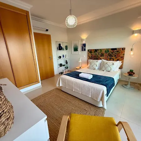 Holiday home Beautiful House In T2 Pool And Garage