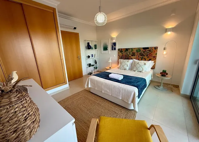 Holiday home Beautiful House In T2 Pool And Garage