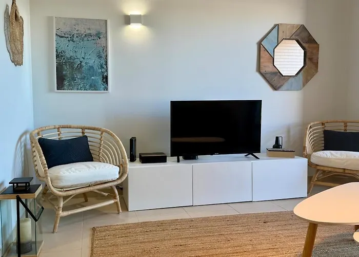 Beautiful House In T2 Pool And Garage *