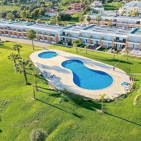 Beautiful House In T2 Pool And Garage Αλμπουφέιρα